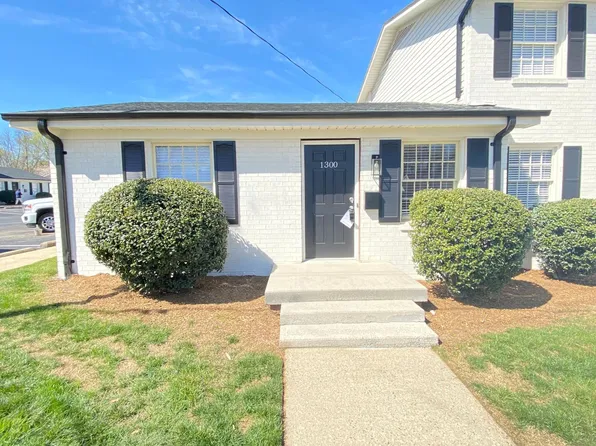 801 Oakwood Villa Dr, Kannapolis, NC 28081