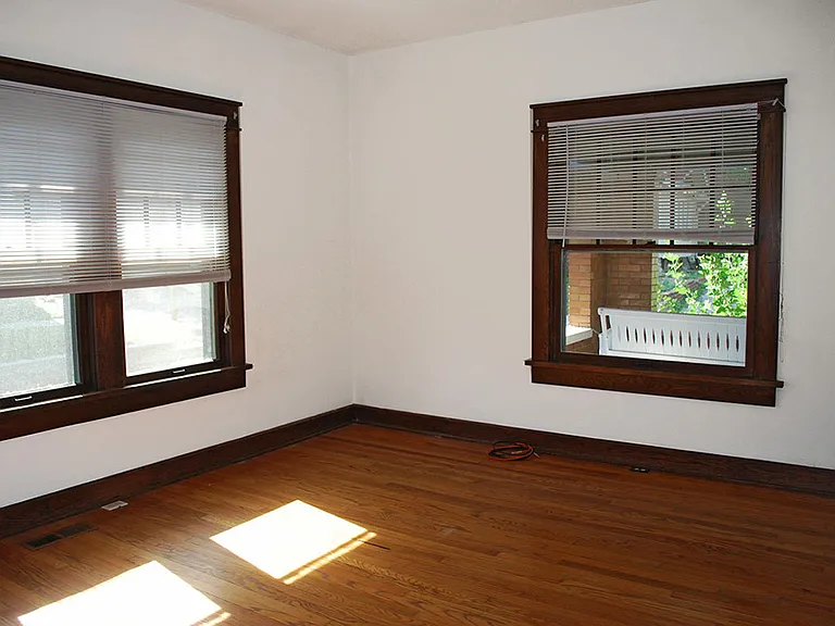 403 E Smith Ave — Photo 5
