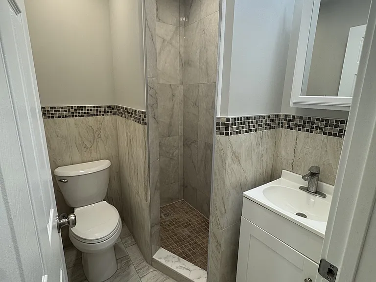1933 W Huntingdon St #2 — Photo 13