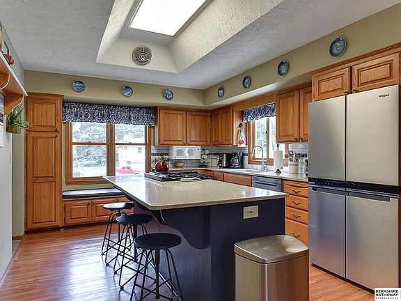 5th image of 8413 Emmet St