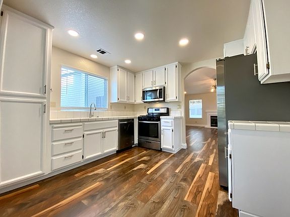 3rd image of 403 Ruby Ct