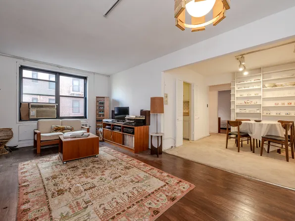 139-15 83rd Avenue image 1 of 10