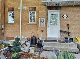 2 Hedge End Rd #105, Toronto, ON M1B5Z8