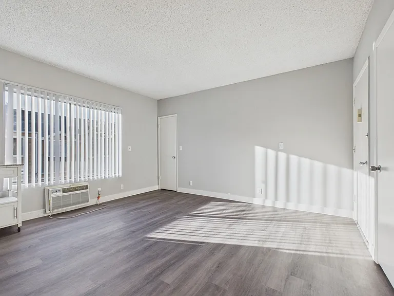 Cedar Court Apartments — Photo 6