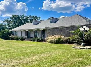 327 Maple St, Walnut Grove, MS 39189