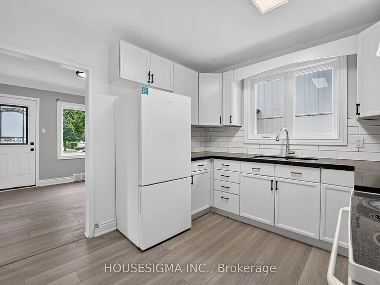 342 Carlton St — Photo 12