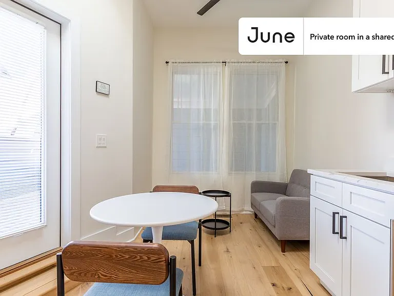 1340 Harvard St NW #B — Photo 16