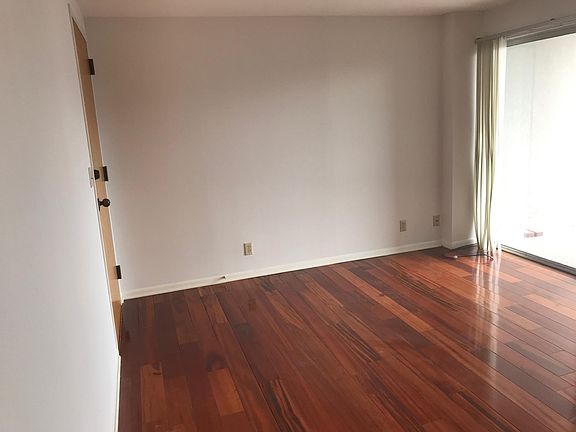 3rd image of 900 19th Ave S APT 804