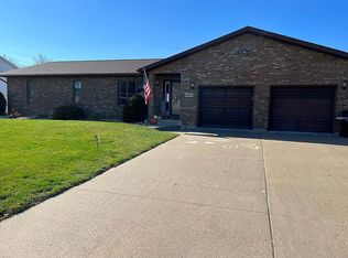 8279 Kalb Ridge St, Peosta, IA 52068