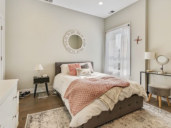3rd image of 849 1/2 W Lill Ave #P