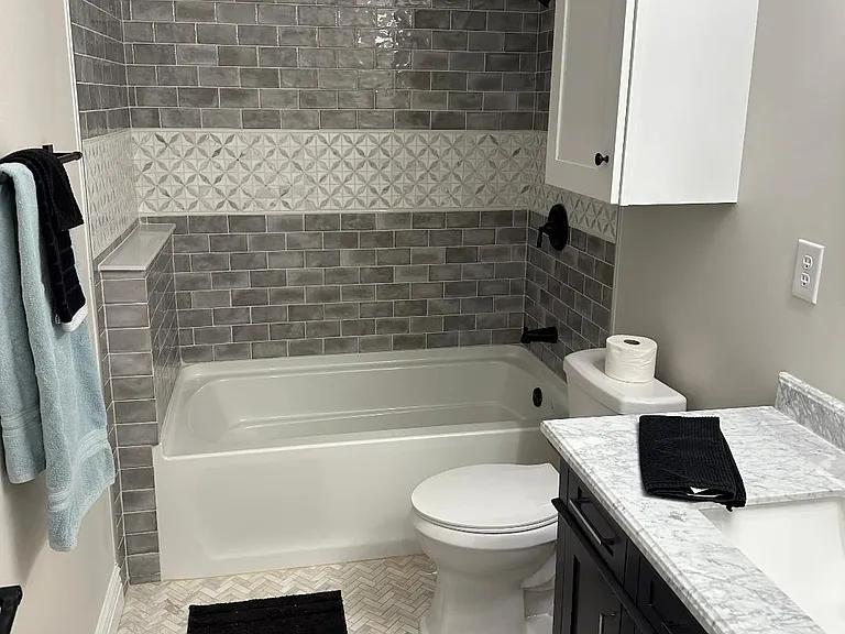 126 E North St — Photo 16