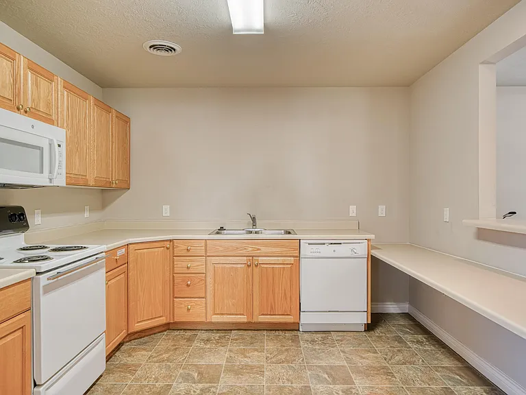 Stone Brook Apartments — Photo 39
