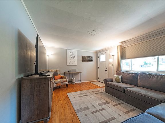 5th image of 867 Garlow Blvd