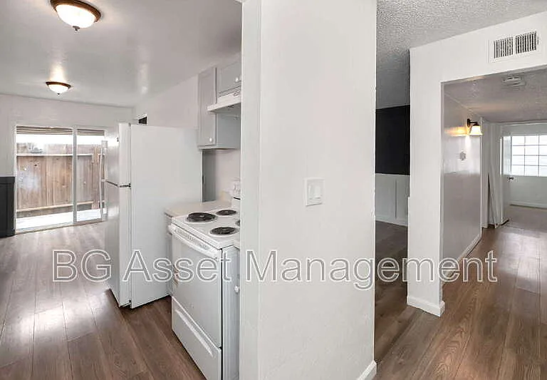 212 Westwood St — Photo 1