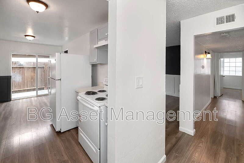 1st image of 212 Westwood St