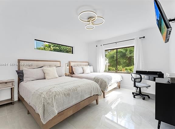 4th image of 231 NE 45th St #231