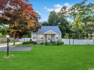 36 Crotty Ct, Lake Grove, NY 11755