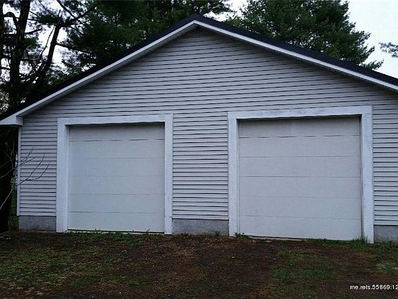 Oversized detached garage and second driveway