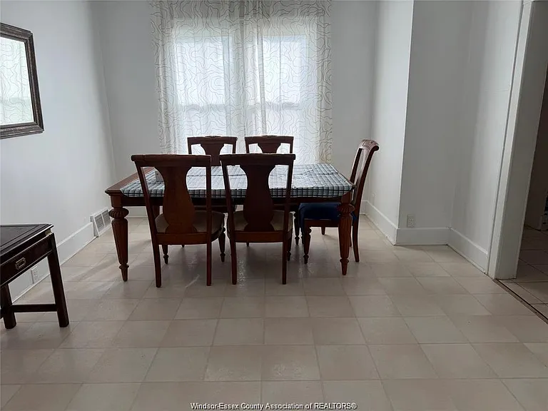 1180 Albert Rd — Photo 6