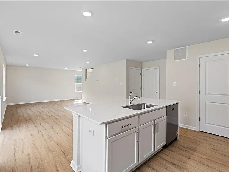 113 Malibu Dr — Photo 5