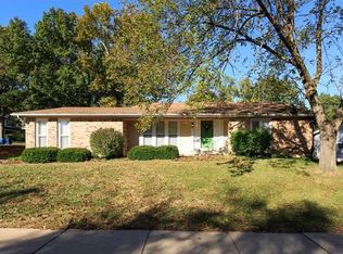 607 Garden Leaf Ct, Ballwin, MO