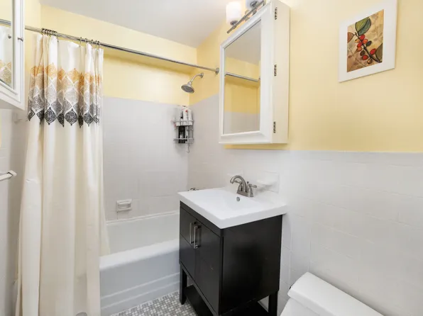 251 East 51st Street image 6 of 7