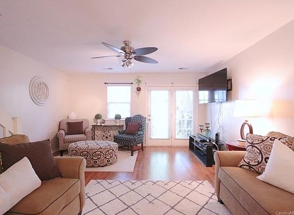 2nd image of 6712 Cypress Tree Ln