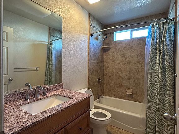 4th image of 1072 1/2 Monterey St