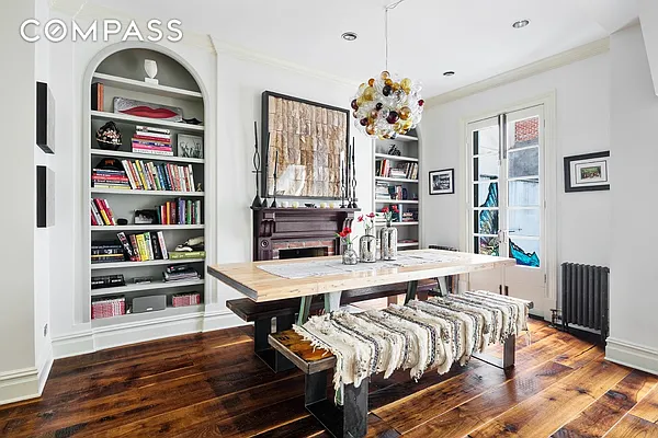 Sold by Compass | media 33