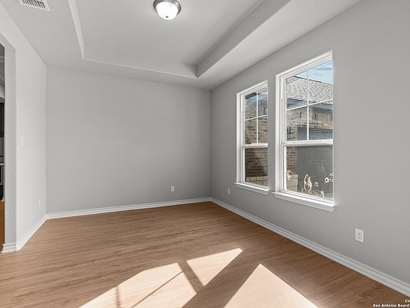 4th image of 117 Poe Parkway