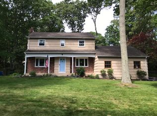 8 Yorktown Rd, East Setauket, NY 11733