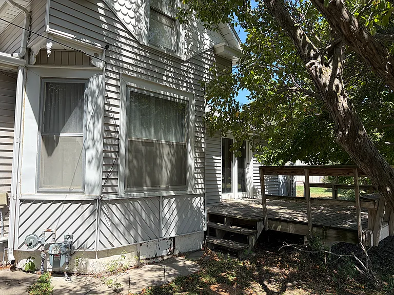 919 S Pine St — Photo 2