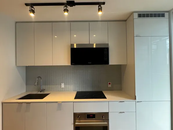 7 Grenville St, Toronto, ON