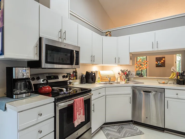8043 Grey Oak Dr — Photo 5