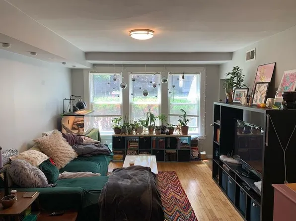 1328 W Barry Ave APT 1, Chicago, IL 60657