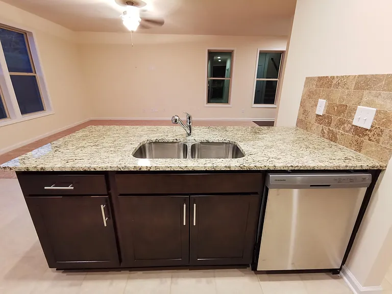 4425 Almanor Cir — Photo 8