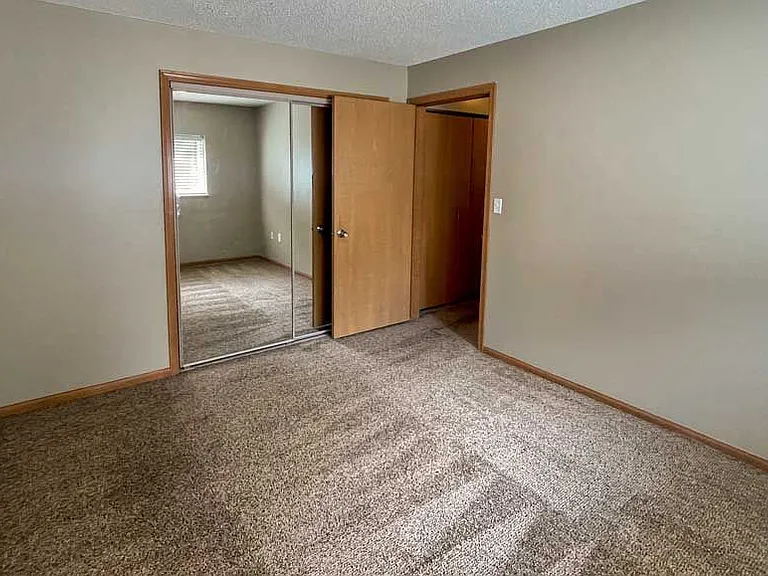 Highland View Apartments — Photo 143