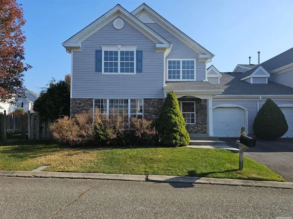 4 Robert Lane #4, Middle Island, NY 11953