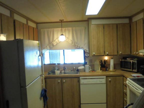 4th image of 216 Laurelcrest Cir