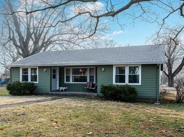 1752 Edwardsville Dr, Edwardsville, KS 66111