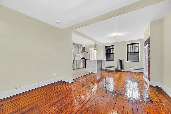 1st image of 244 Jefferson Ave Floor 1