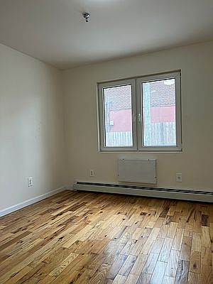 4th image of 3925 Harper Ave #B1