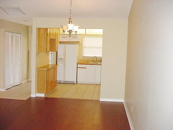 2nd image of 1201 SE Parkview Pl APT G9