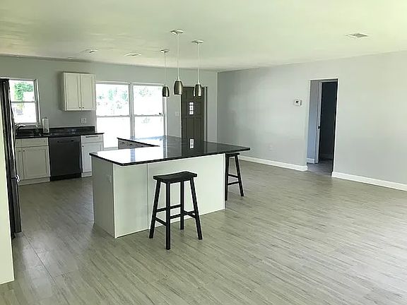 4th image of 2451 Nassau St