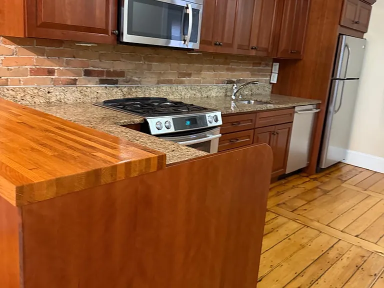 28 Beacon St #4 — Photo 7