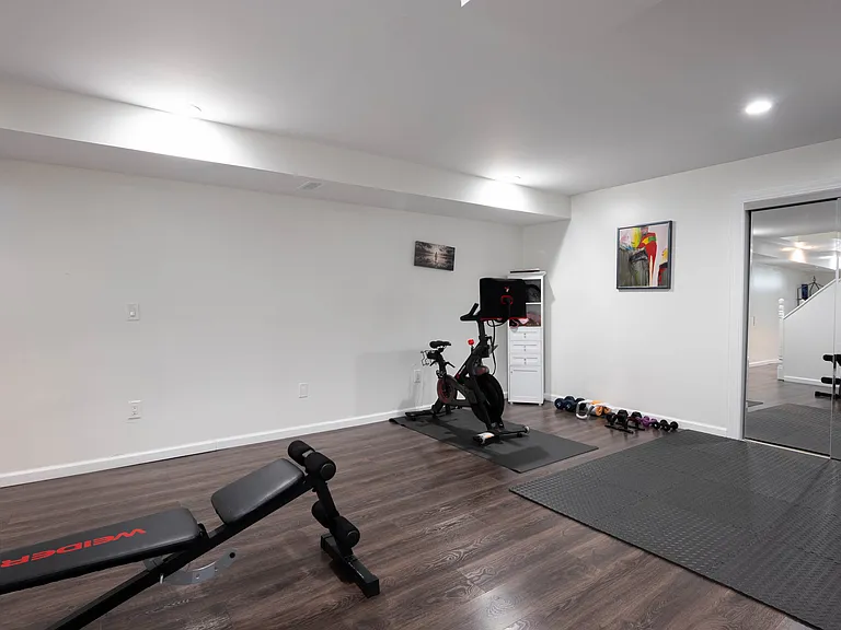 16 Hollyoak Ave — Photo 30
