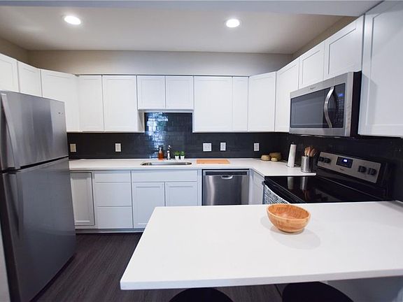 3rd image of 935 La Posada Dr #132