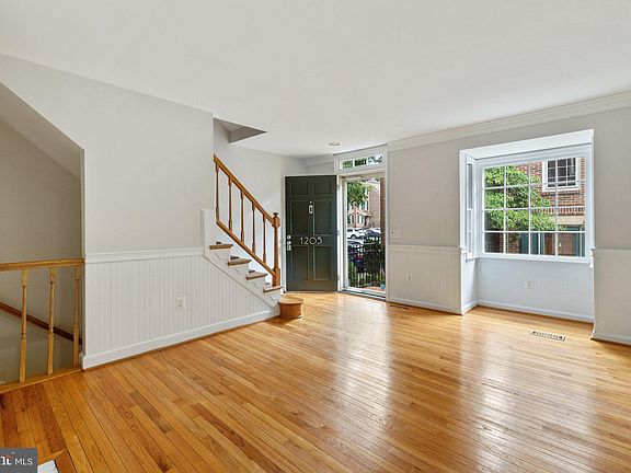 4th image of 1205 Michigan Ct