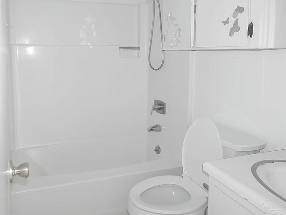 2nd image of 925 Bremen Ave #A-b