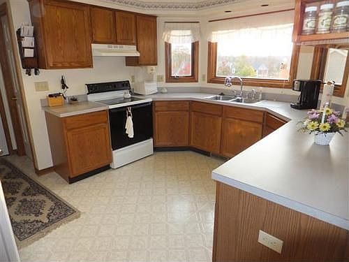 5th image of 4751 Squire Dr